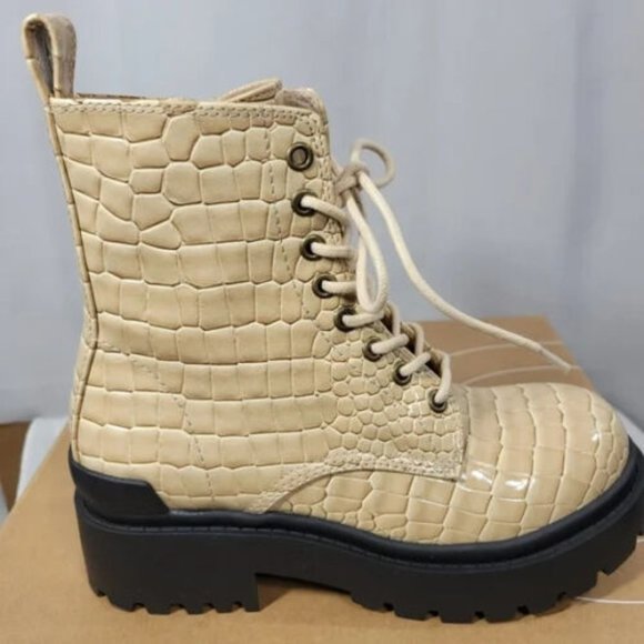 Urban Outfitters NWT NIB Off White Brody Faux Leather Croc Boots Size 6M - Picture 3 of 12